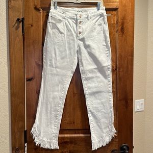 Mid to high raise raw hem cropped white jeans!